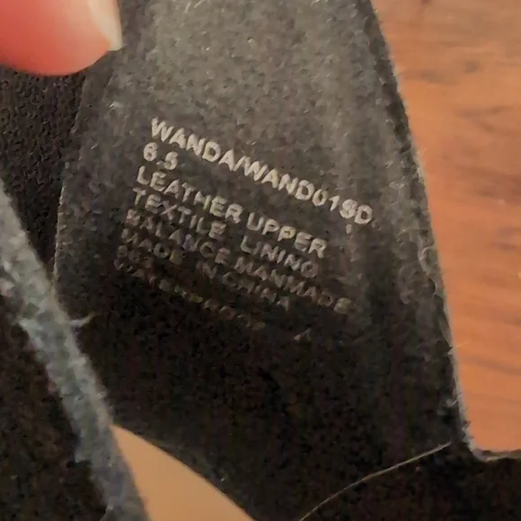 EUC - Blondo Wanda waterproof suede ankle boot - 6.5 - Picture 4 of 7